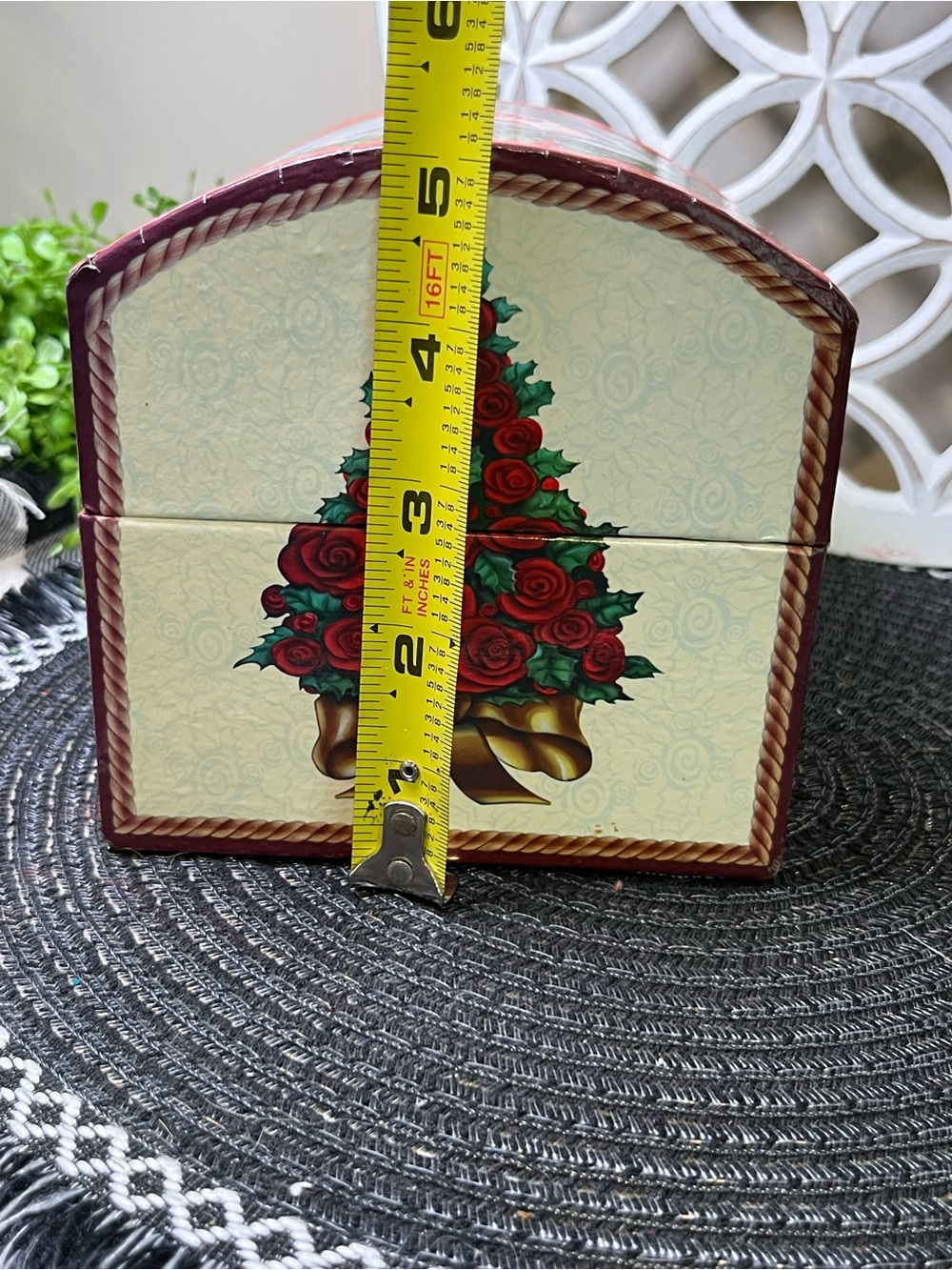 The Lindy Bowman Festive Red Santa Wreath Box With Two Beautiful Gourd Ornaments - Picture 13 of 16